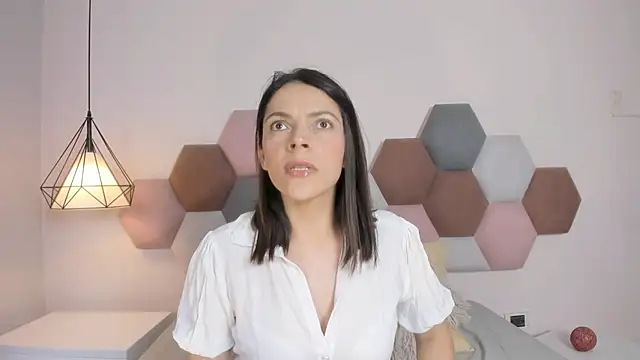 AnnaBroooks online show from 9, 4, 2026