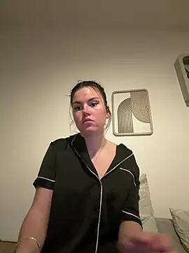 kiaraaaa75 online show from 14, 4, 2026