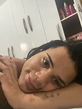 lavinyaalencar22 online show from 5, 2, 2026