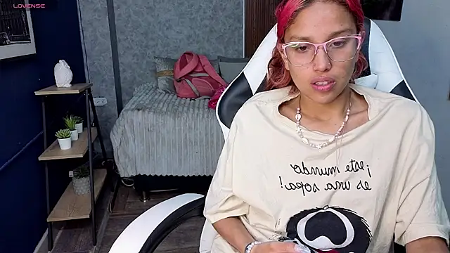 Snapshot of saphire_ chatting on 18, 6, 2026 saphire online show from 18, 6, 2026