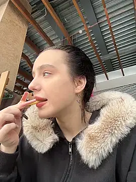 MiaTee online show from 3, 3, 2026