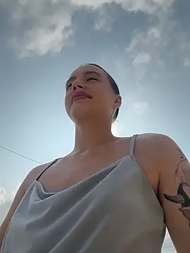 MiaTee online show from 4, 4, 2026