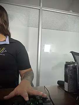 Nahomy Benett online show from 4, 2, 2026