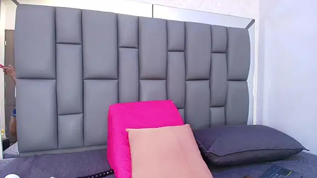 melany roberts  online show from 11, 4, 2026