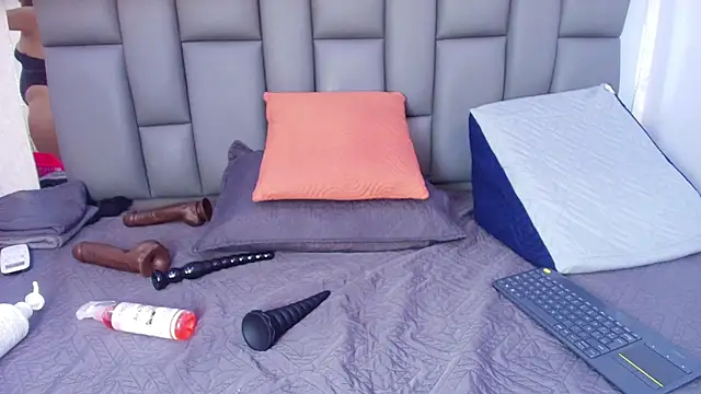 melany roberts  online show from 18, 4, 2026