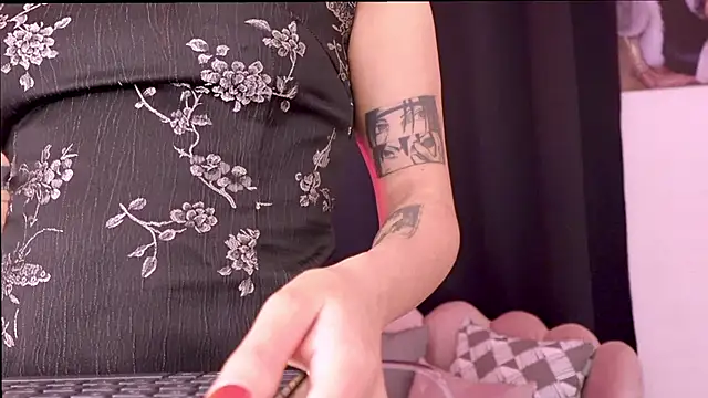 dakotacollins  online show from 13, 4, 2026