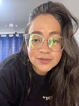 Snapshot of alisbloom chatting on 3, 2, 2026 alisbloom online show from 3, 2, 2026