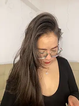 Snapshot of alisbloom chatting on 19, 2, 2026 alisbloom online show from 19, 2, 2026