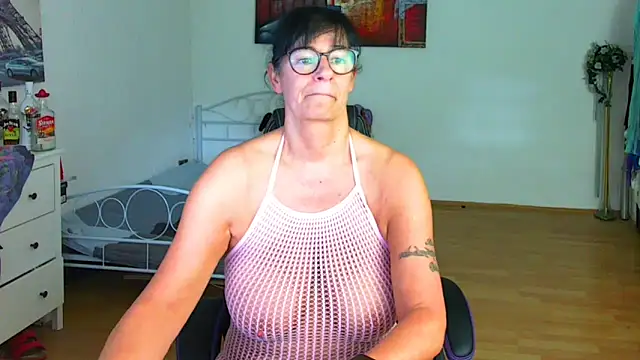 Snapshot of Sylly chatting on 15, 10, 2025 Sylly online show from 15, 10, 2025