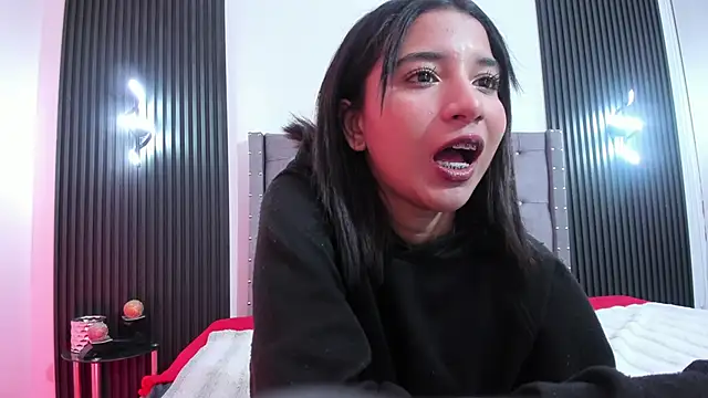 Snapshot of Emily_bruss chatting on 5, 2, 2026 Emily bruss online show from 5, 2, 2026