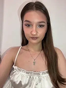 Green eyes lady online show from 24, 2, 2026