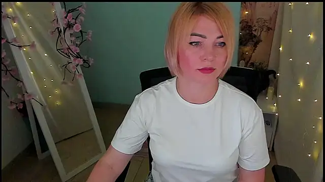 CuttieEmma online show from 19, 6, 2026