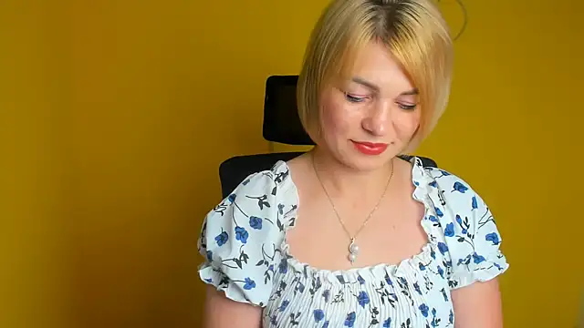 CuttieEmma online show from 17, 7, 2026