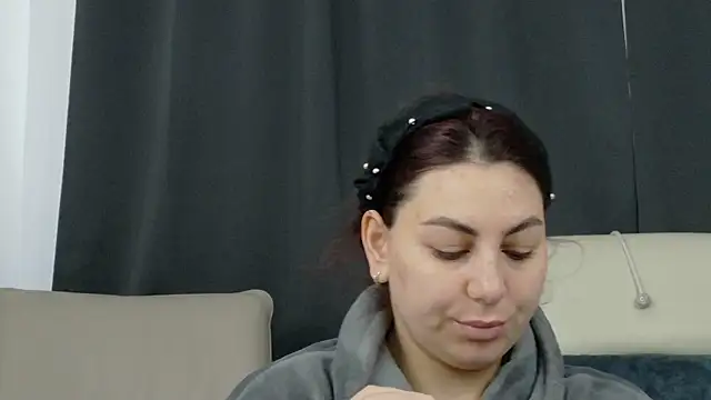 Snapshot of AbellaDesiree chatting on 5, 4, 2026 AbellaDesiree online show from 5, 4, 2026
