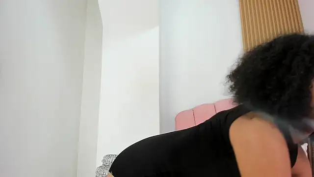 Snapshot of lara_spaark chatting on 24, 2, 2026 lara spaark online show from 24, 2, 2026