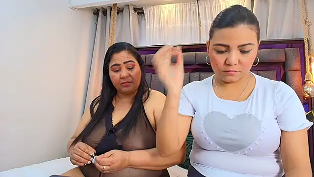Snapshot of Karina_Mendoza chatting on 28, 6, 2026 Karina Mendoza online show from 28, 6, 2026