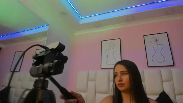 SARHA ANTONELLI online show from 14, 6, 2026