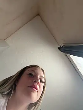 Paige love online show from 19, 4, 2026