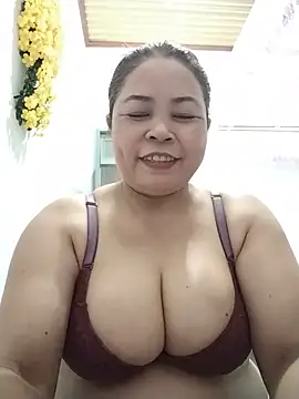 Baby-bigtits2026 online show from 18, 5, 2026