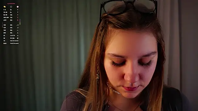 ShantellAngulo online show from 13, 4, 2026