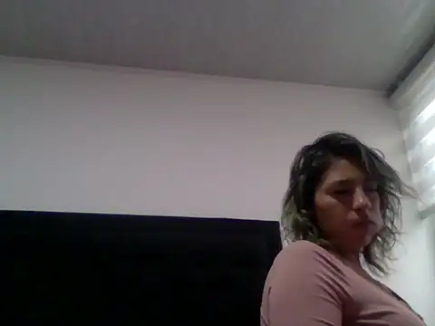 Ambar Cortes online show from 4, 3, 2026