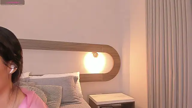 Snapshot of Violeta_sum chatting on 13, 5, 2026 Violeta sum online show from 13, 5, 2026