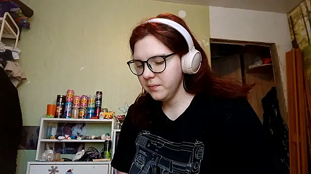 VannessaDillenbeck online show from 4, 2, 2026