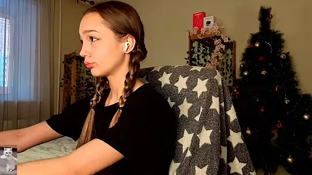 HoneyComfy online show from 11, 2, 2026