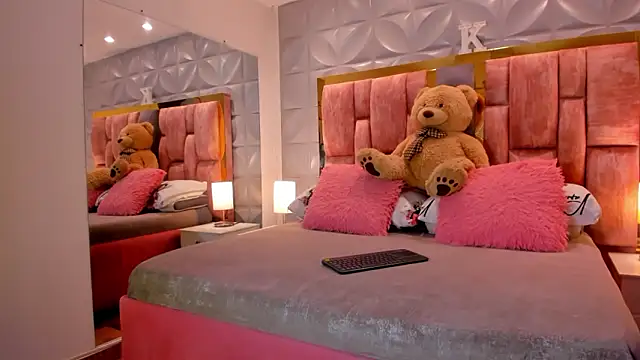 Paris Velvet online show from 3, 2, 2026