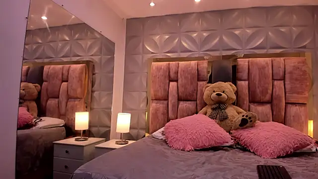 Paris Velvet online show from 14, 4, 2026