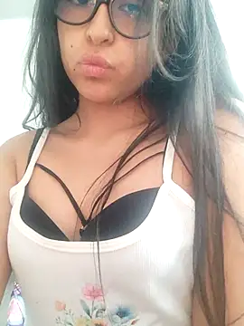 Snapshot of caramelo_fly chatting on 9, 2, 2026 caramelo fly online show from 9, 2, 2026