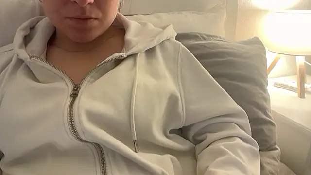 Snapshot of Lucyschickt chatting on 12, 2, 2026 Lucyschickt online show from 12, 2, 2026