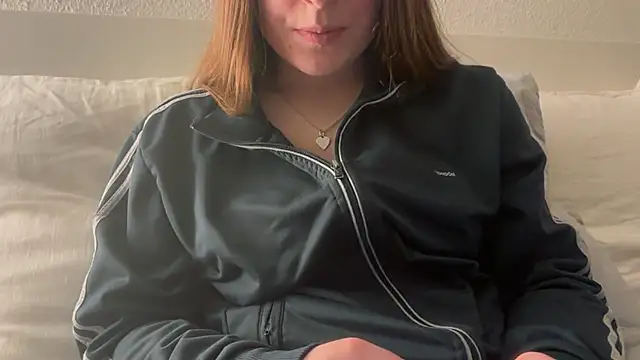 Snapshot of Lucyschickt chatting on 1, 3, 2026 Lucyschickt online show from 1, 3, 2026