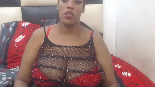 Snapshot of ThickandTallXX chatting on 8, 5, 2026 ThickandTallXX online show from 8, 5, 2026