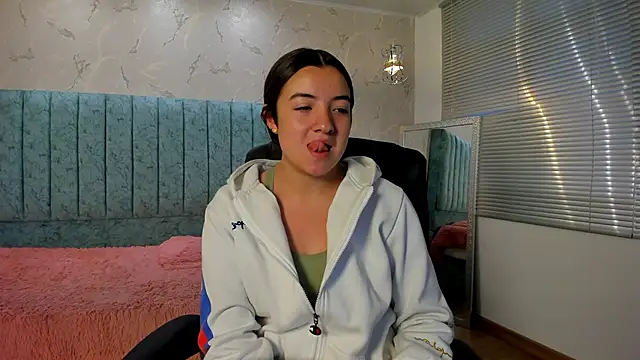 Snapshot of Tara_Parker chatting on 14, 2, 2026 Tara Parker online show from 14, 2, 2026