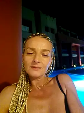 DeliaaSmith online show from 7, 4, 2026