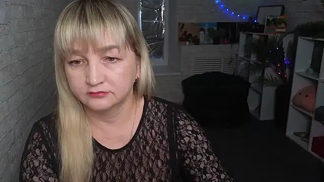 Snapshot of Lily_Luxee chatting on 2, 2, 2026 Lily Luxee online show from 2, 2, 2026