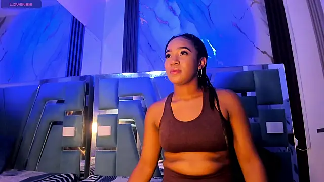 Snapshot of emii_brown chatting on 5, 5, 2026 emii brown online show from 5, 5, 2026