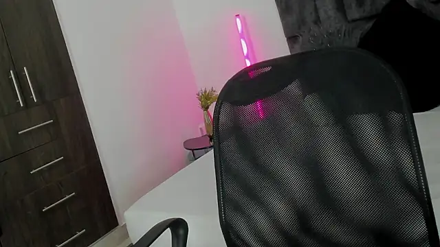 Malory Saenzz online show from 24, 2, 2026