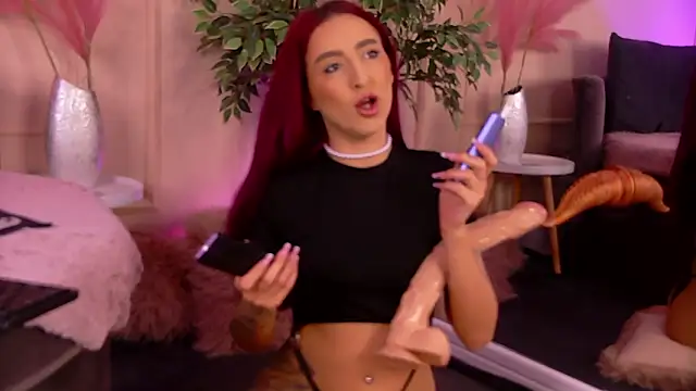 Snapshot of CrystalRedd chatting on 3, 2, 2026 CrystalRedd online show from 3, 2, 2026