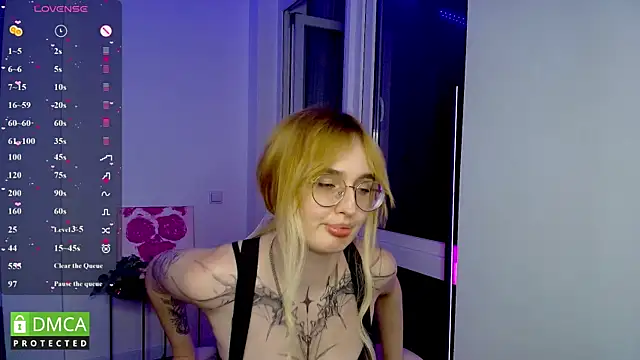 Snapshot of AdeLuna chatting on 4, 6, 2026 AdeLuna online show from 4, 6, 2026