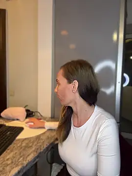 Snapshot of DivineAmely chatting on 14, 4, 2026 DivineAmely online show from 14, 4, 2026