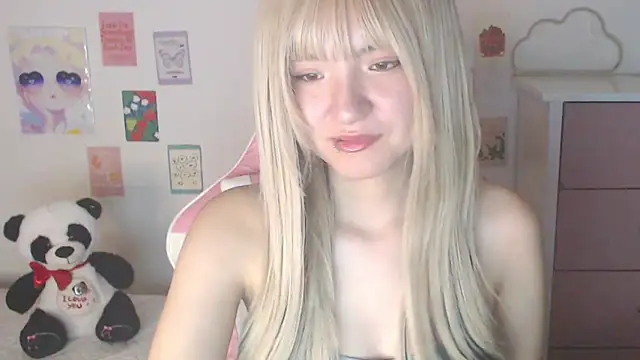 Snapshot of SweetSkyy_ chatting on 8, 3, 2026 SweetSkyy online show from 8, 3, 2026