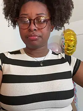 Snapshot of cocoaswretie chatting on 27, 2, 2026 cocoaswretie online show from 27, 2, 2026