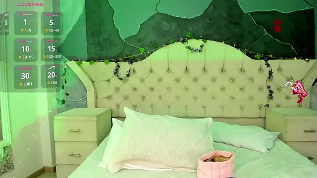 JazminRusso  online show from 2, 4, 2026