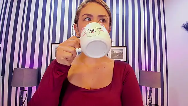 TherezaLarson online show from 17, 4, 2026