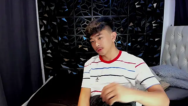 Snapshot of xlovercutietwink chatting on 5, 4, 2026 xlovercutietwink online show from 5, 4, 2026