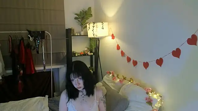 Snapshot of AuraShift chatting on 28, 2, 2026 AuraShift online show from 28, 2, 2026