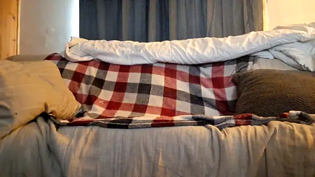 sexy hottie guy online show from 15, 4, 2026