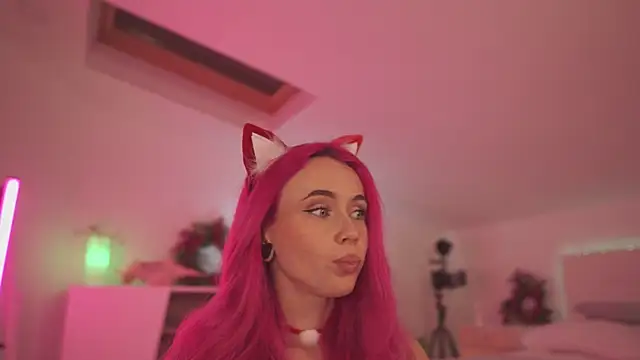 Sarah Pink online show from 25, 12, 2024